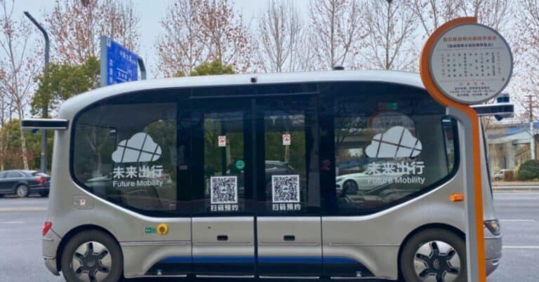 qr code on chinese driverless bus
