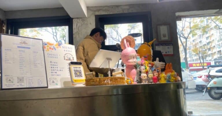 cashless payment QR code in coffee shop in china